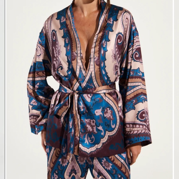 DREAMING ABOUT YOU BLOUSE - Large - Picture 1 of 5